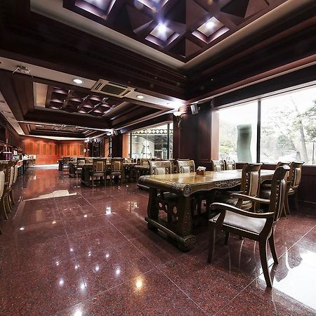 Gunsan River Hill Tourist Hotel Экстерьер фото